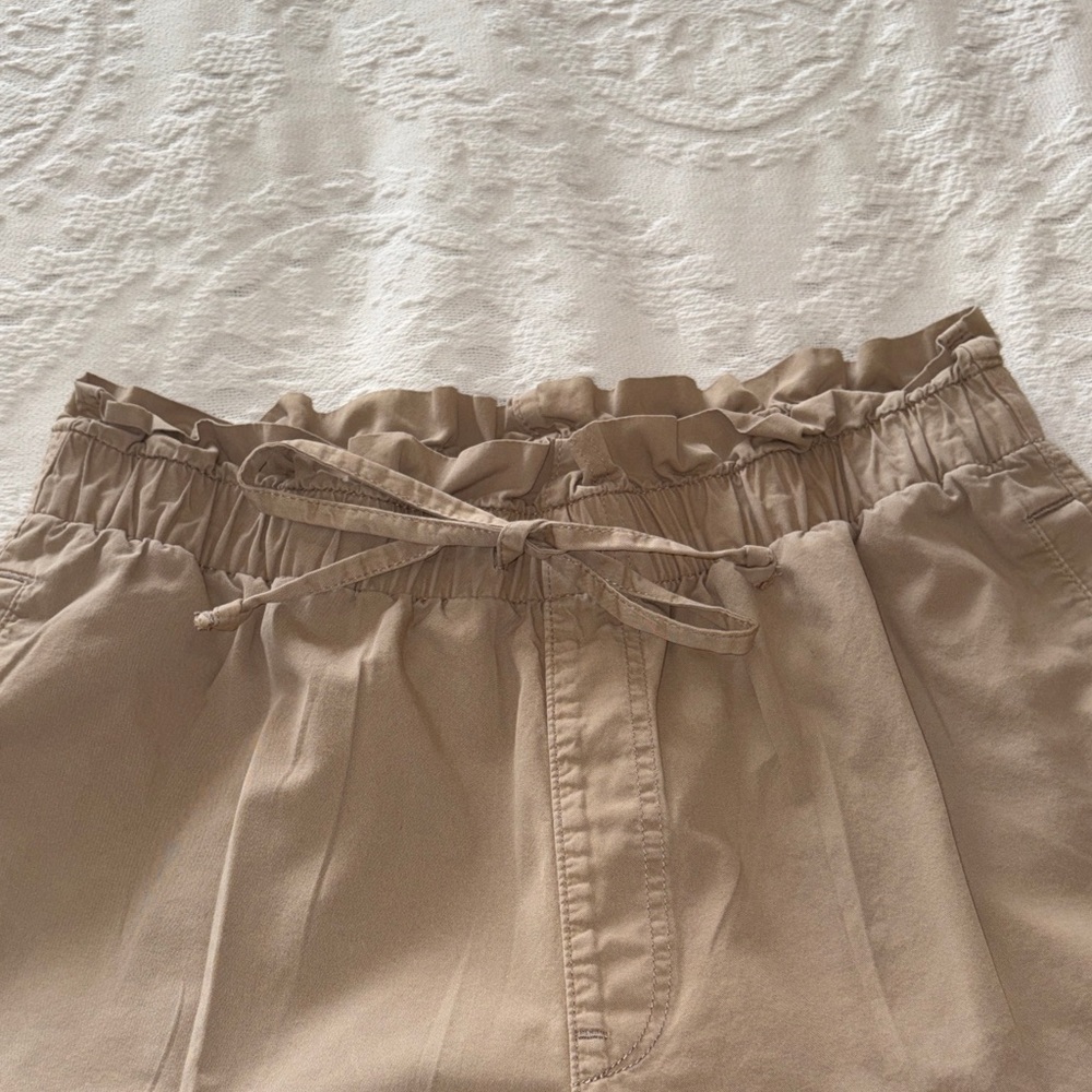 Abercrombie & Fitch Women's High Rise Tan Shorts Gently Loved L - Picture 2 of 11